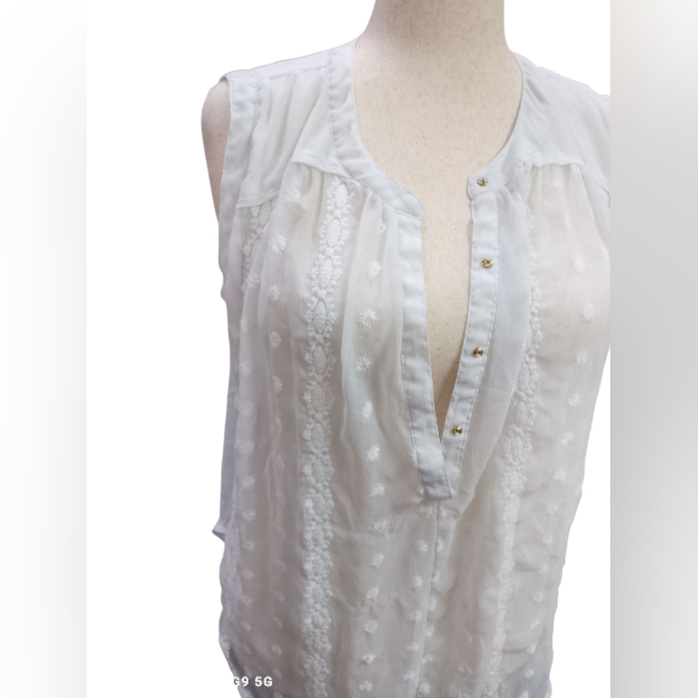 Jennifer Lopez White Sleeveless Blouse